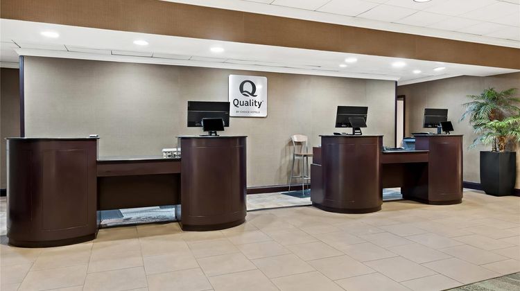 Quality Hotel Philadelphia Airport Lobby
