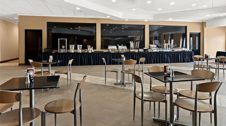 <b>Quality Hotel Philadelphia Airport Restaurant</b>. Images powered by <a href="https://iceportal.shijigroup.com/" title="IcePortal" target="_blank">IcePortal</a>.