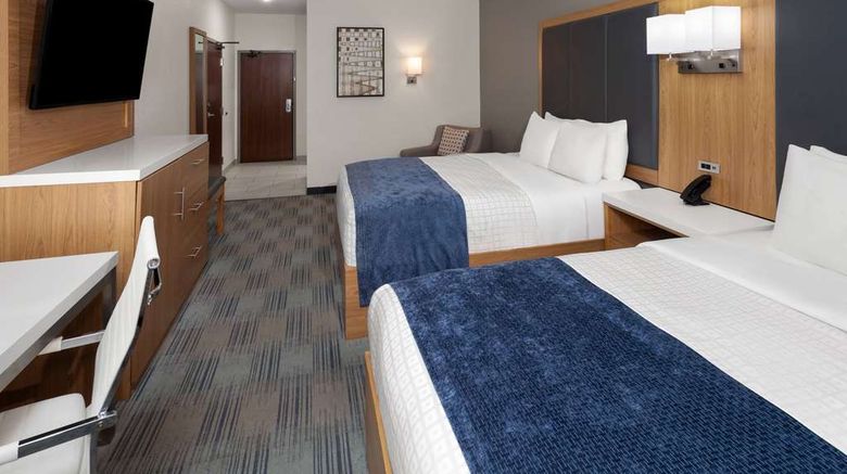 <b>La Quinta Inn & Suites by Wyndham Room</b>. Images powered by <a href="https://iceportal.shijigroup.com/" title="IcePortal" target="_blank">IcePortal</a>.