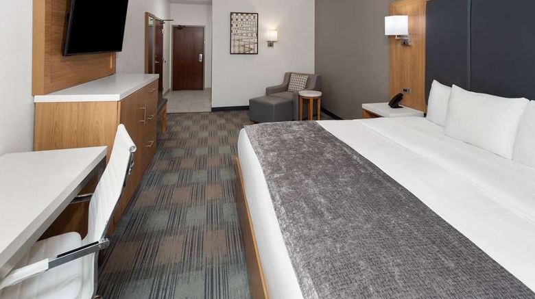 <b>La Quinta Inn & Suites by Wyndham Room</b>. Images powered by <a href="https://iceportal.shijigroup.com/" title="IcePortal" target="_blank">IcePortal</a>.