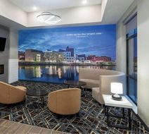 La Quinta Inn & Suites by Wyndham Lobby