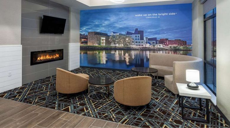 <b>La Quinta Inn & Suites by Wyndham Lobby</b>. Images powered by <a href="https://iceportal.shijigroup.com/" title="IcePortal" target="_blank">IcePortal</a>.