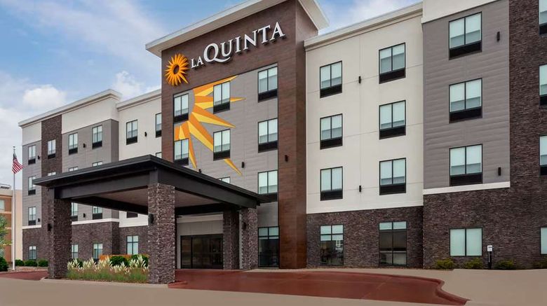 <b>La Quinta Inn & Suites by Wyndham Exterior</b>. Images powered by <a href="https://iceportal.shijigroup.com/" title="IcePortal" target="_blank">IcePortal</a>.
