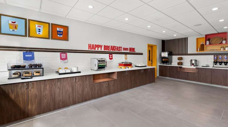 Hampton Inn and Suites by Hilton Corona Restaurant
