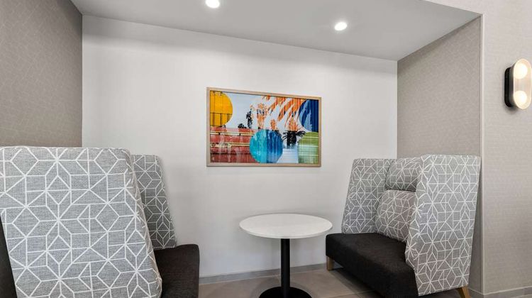 Hampton Inn and Suites by Hilton Corona Lobby