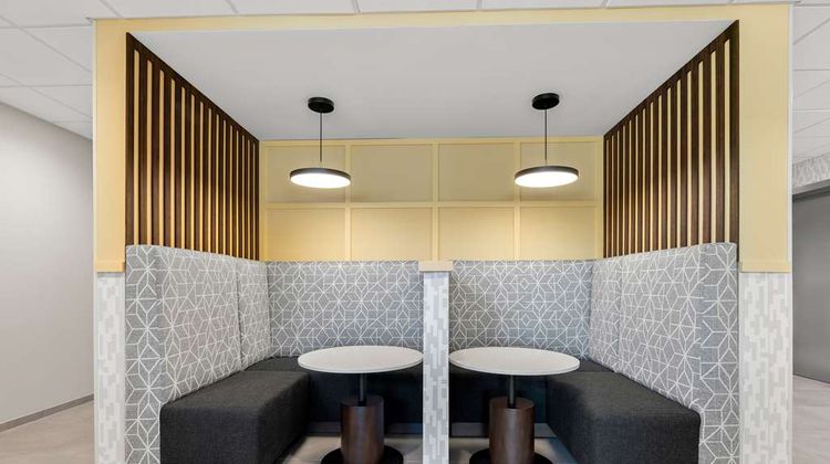 Hampton Inn and Suites by Hilton Corona Lobby