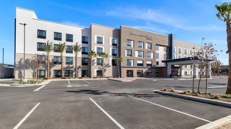Hampton Inn and Suites by Hilton Corona Exterior