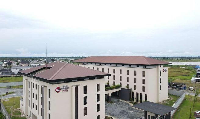 Best Western Plus at the Oxbow Lake Exterior