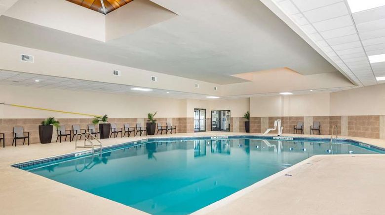 <b>Clarion Inn North Haven Pool</b>. Images powered by <a href="https://iceportal.shijigroup.com/" title="IcePortal" target="_blank">IcePortal</a>.