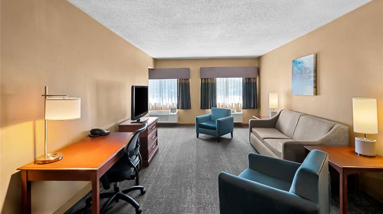 Clarion Inn North Haven Suite