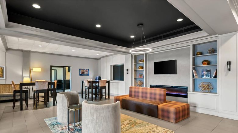 <b>Clarion Inn North Haven Lobby</b>. Images powered by <a href="https://iceportal.shijigroup.com/" title="IcePortal" target="_blank">IcePortal</a>.
