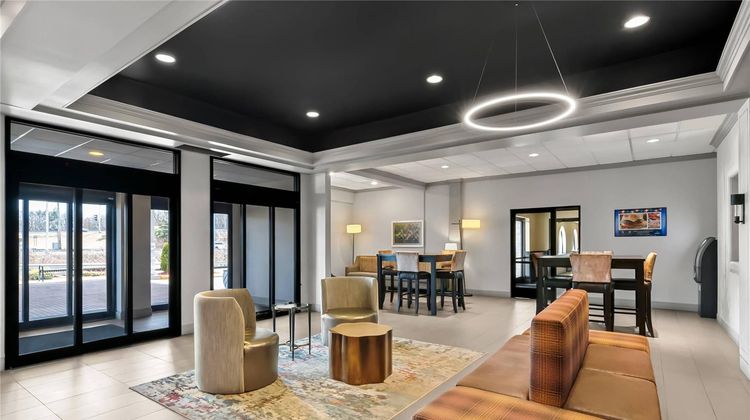 Clarion Inn North Haven Lobby