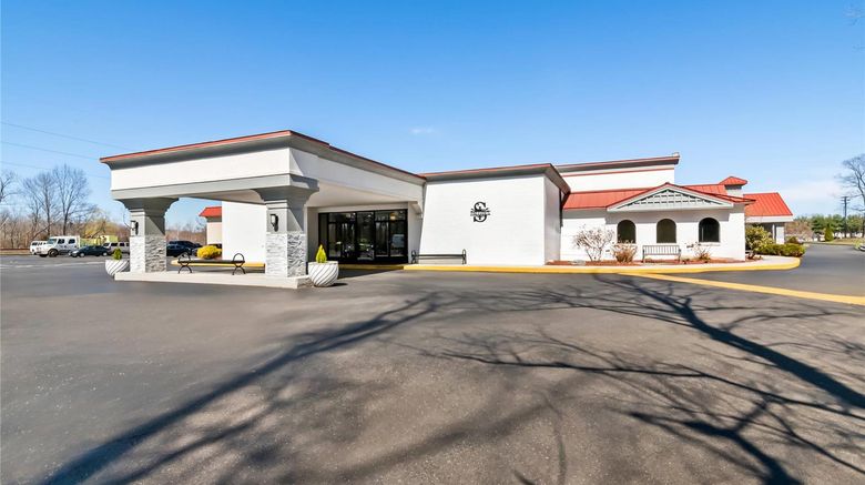 <b>Clarion Inn North Haven Exterior</b>. Images powered by <a href="https://iceportal.shijigroup.com/" title="IcePortal" target="_blank">IcePortal</a>.