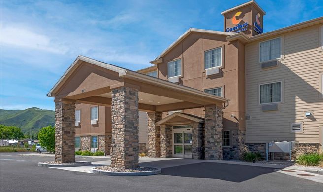 Comfort Inn & Suites Exterior
