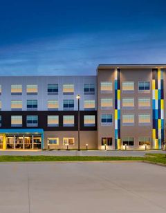 Tru by Hilton Oshkosh