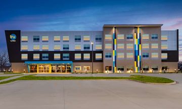 Tru by Hilton Oshkosh