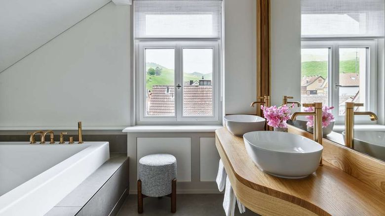 <b>Hotel Restaurant Baeren Suite</b>. Images powered by <a href="https://iceportal.shijigroup.com/" title="IcePortal" target="_blank">IcePortal</a>.