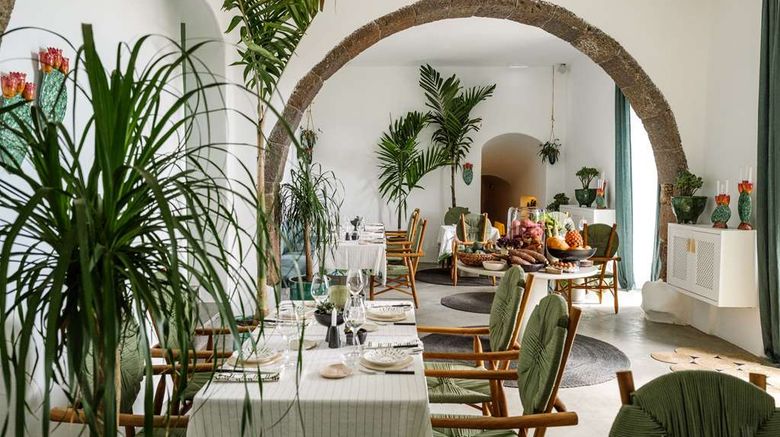 <b>Cesar Lanzarote Restaurant</b>. Images powered by <a href="https://iceportal.shijigroup.com/" title="IcePortal" target="_blank">IcePortal</a>.