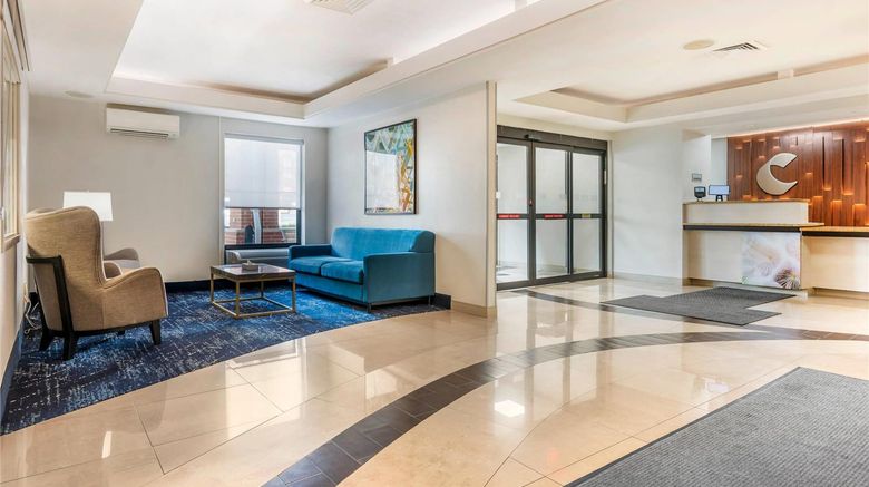 <b>Comfort Inn & Suites Lobby</b>. Images powered by <a href="https://iceportal.shijigroup.com/" title="IcePortal" target="_blank">IcePortal</a>.