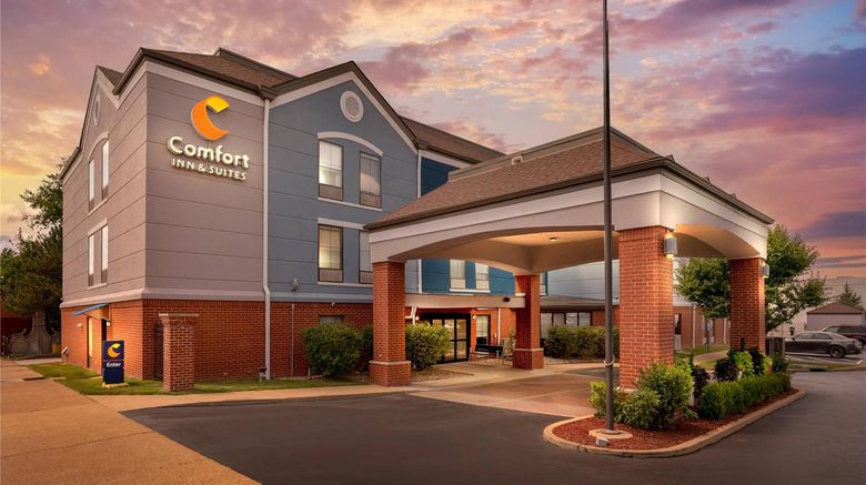 <b>Comfort Inn & Suites Exterior</b>. Images powered by <a href="https://iceportal.shijigroup.com/" title="IcePortal" target="_blank">IcePortal</a>.