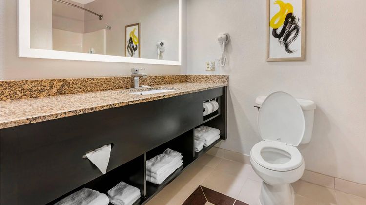 Comfort Inn & Suites Room