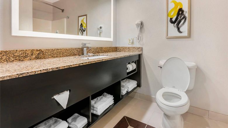 <b>Comfort Inn & Suites Room</b>. Images powered by <a href="https://iceportal.shijigroup.com/" title="IcePortal" target="_blank">IcePortal</a>.