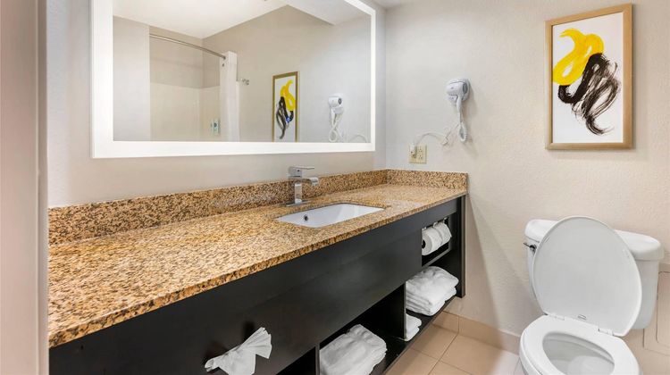Comfort Inn & Suites Room