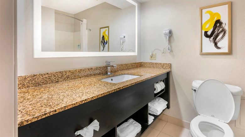<b>Comfort Inn & Suites Room</b>. Images powered by <a href="https://iceportal.shijigroup.com/" title="IcePortal" target="_blank">IcePortal</a>.
