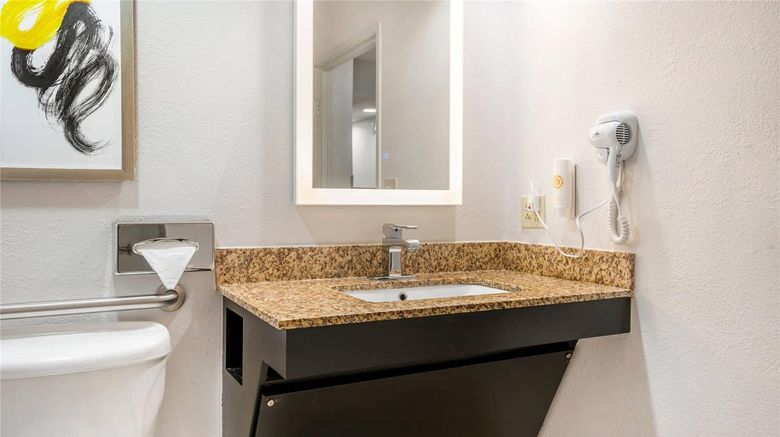 <b>Comfort Inn & Suites Room</b>. Images powered by <a href="https://iceportal.shijigroup.com/" title="IcePortal" target="_blank">IcePortal</a>.