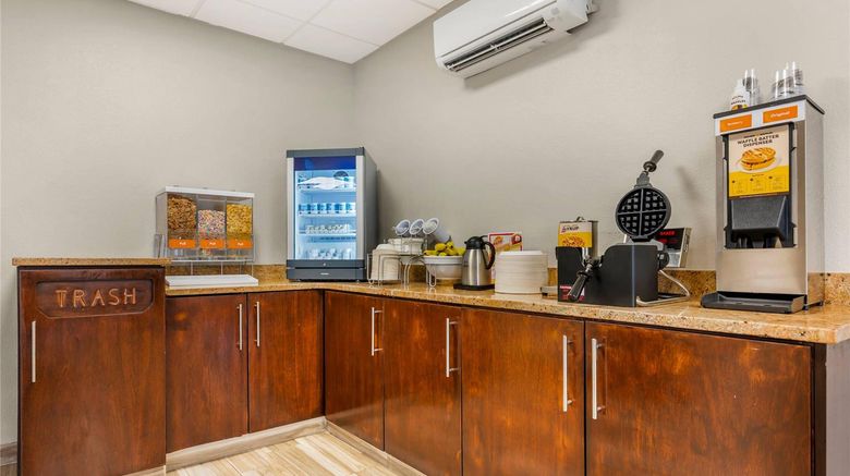 <b>Comfort Inn & Suites Restaurant</b>. Images powered by <a href="https://iceportal.shijigroup.com/" title="IcePortal" target="_blank">IcePortal</a>.