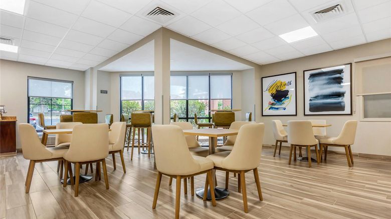 <b>Comfort Inn & Suites Restaurant</b>. Images powered by <a href="https://iceportal.shijigroup.com/" title="IcePortal" target="_blank">IcePortal</a>.