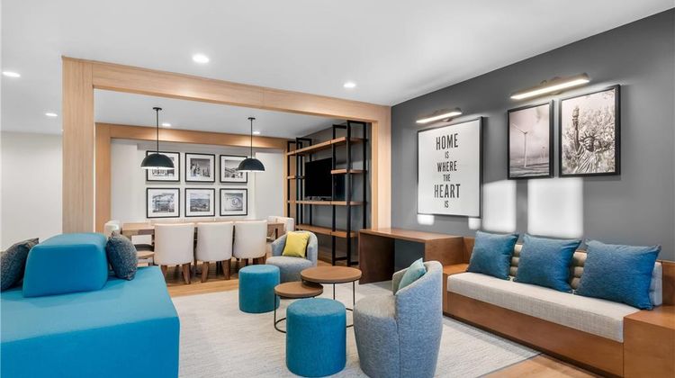 Everhome Suites Cheyenne Lobby