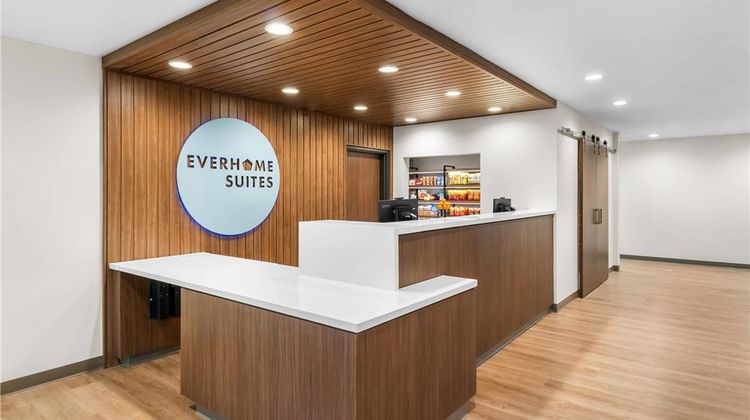 Everhome Suites Cheyenne Lobby