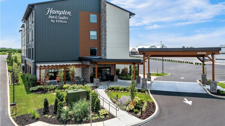 <b>Hampton Inn and Suites Intercou Exterior</b>. Images powered by <a href="https://iceportal.shijigroup.com/" title="IcePortal" target="_blank">IcePortal</a>.