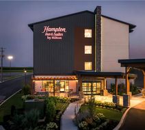 Hampton Inn and Suites Intercou Exterior