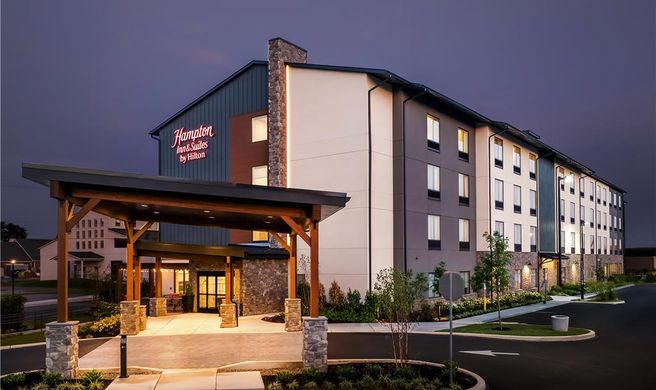 Hampton Inn and Suites Intercou Exterior