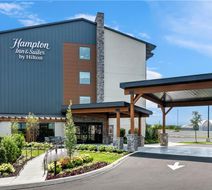 Hampton Inn and Suites Intercou Exterior