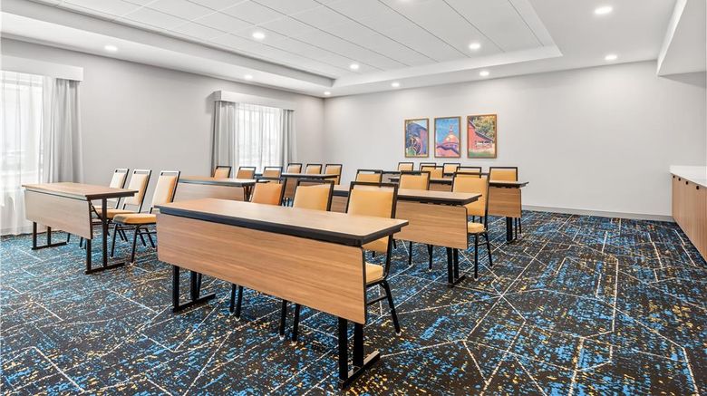 <b>Hampton Inn and Suites Intercou Meeting</b>. Images powered by <a href="https://iceportal.shijigroup.com/" title="IcePortal" target="_blank">IcePortal</a>.