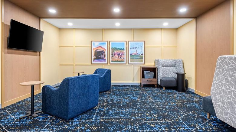 <b>Hampton Inn and Suites Intercou Lobby</b>. Images powered by <a href="https://iceportal.shijigroup.com/" title="IcePortal" target="_blank">IcePortal</a>.