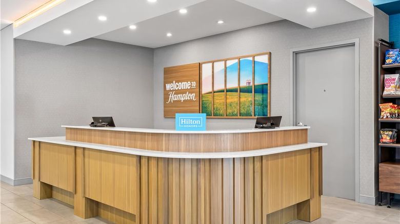 <b>Hampton Inn and Suites Intercou Lobby</b>. Images powered by <a href="https://iceportal.shijigroup.com/" title="IcePortal" target="_blank">IcePortal</a>.