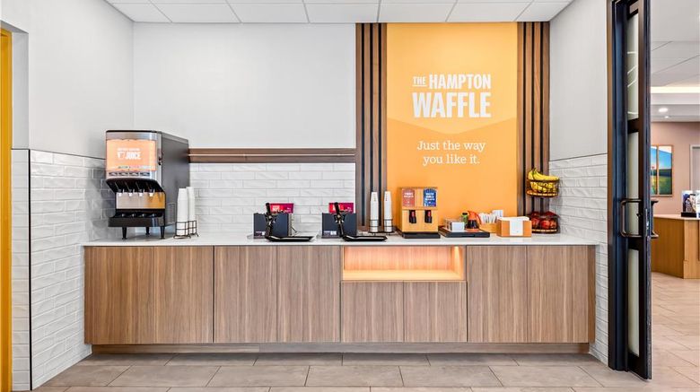 <b>Hampton Inn and Suites Intercou Restaurant</b>. Images powered by <a href="https://iceportal.shijigroup.com/" title="IcePortal" target="_blank">IcePortal</a>.