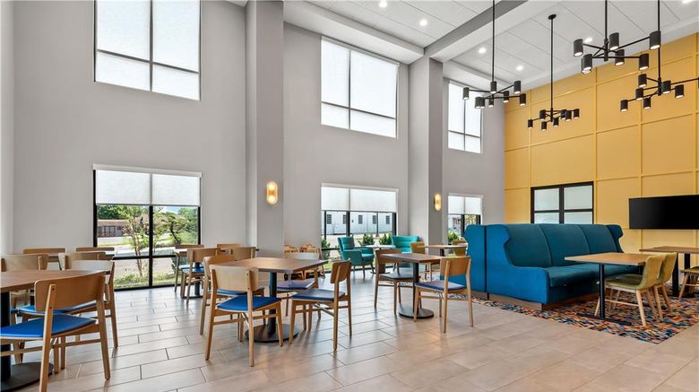 <b>Hampton Inn and Suites Intercou Restaurant</b>. Images powered by <a href="https://iceportal.shijigroup.com/" title="IcePortal" target="_blank">IcePortal</a>.