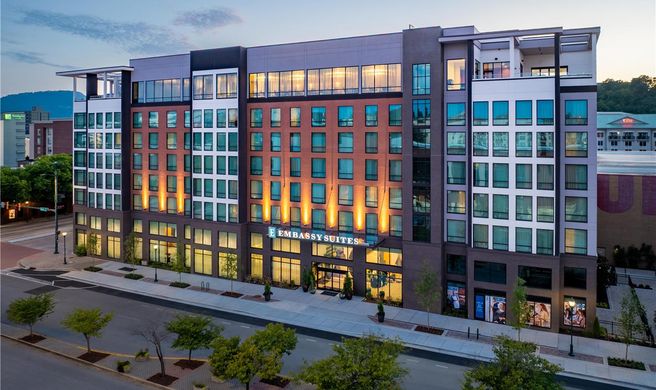 Embassy Suites CHA DT Exterior