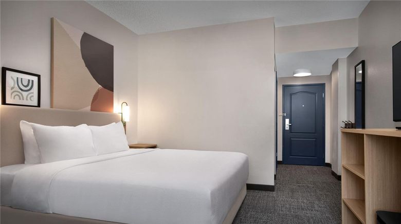 <b>Spark by Hilton Lakewood Denver Southwes Room</b>. Images powered by <a href="https://iceportal.shijigroup.com/" title="IcePortal" target="_blank">IcePortal</a>.