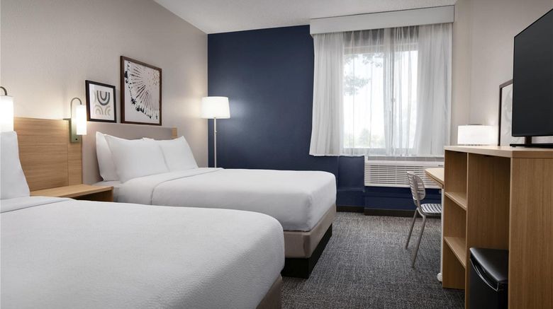 <b>Spark by Hilton Lakewood Denver Southwes Room</b>. Images powered by <a href="https://iceportal.shijigroup.com/" title="IcePortal" target="_blank">IcePortal</a>.