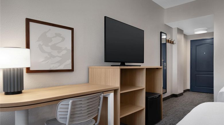 <b>Spark by Hilton Lakewood Denver Southwes Room</b>. Images powered by <a href="https://iceportal.shijigroup.com/" title="IcePortal" target="_blank">IcePortal</a>.