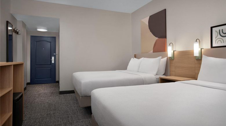 <b>Spark by Hilton Lakewood Denver Southwes Room</b>. Images powered by <a href="https://iceportal.shijigroup.com/" title="IcePortal" target="_blank">IcePortal</a>.