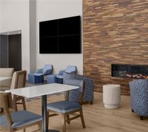 Hampton Inn & Suites by Hilton Long Isla Lobby