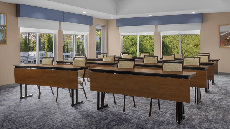 <b>Hampton Inn & Suites by Hilton Long Isla Meeting</b>. Images powered by <a href="https://iceportal.shijigroup.com/" title="IcePortal" target="_blank">IcePortal</a>.