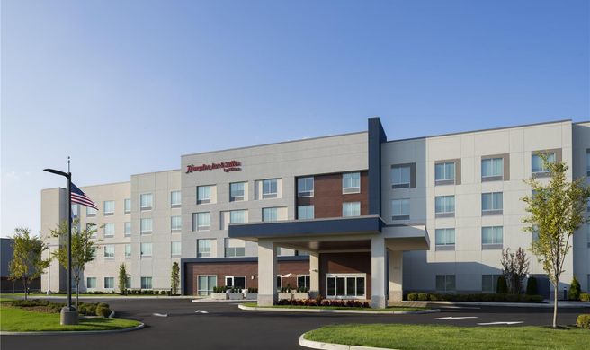 Hampton Inn & Suites by Hilton Long Isla Exterior